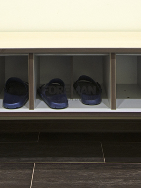 REINFORCED BENCH WITH SHOE CUBBIES